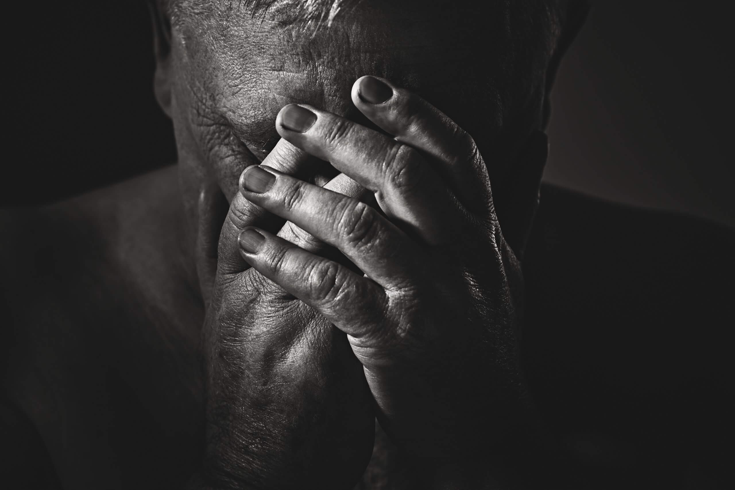 Dramatic,Close,Up,Black,And,White,Portrait,Of,Depressed,Old